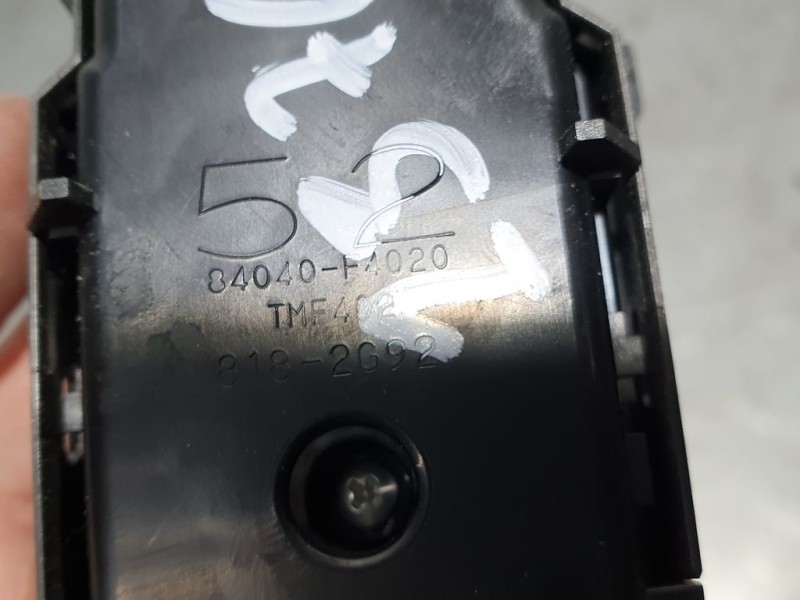 Recambio de mando elevalunas delantero izquierdo para toyota c-hr hybrid style plus referencia OEM IAM 84040F4020  