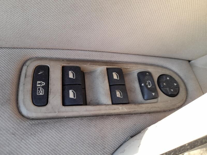 Recambio de mando elevalunas delantero izquierdo para peugeot 508 i (8d_) 2.0 hdi referencia OEM IAM 6490NQ C/MANDO RETROVISOR 