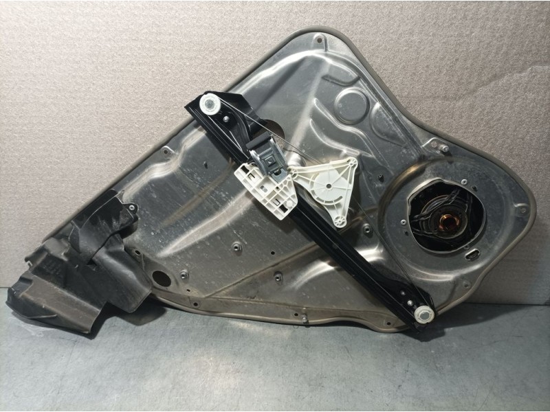 Recambio de elevalunas trasero derecho para mercedes-benz clase c (w204) berlina c 220 cdi (204.008) referencia OEM IAM A2047600