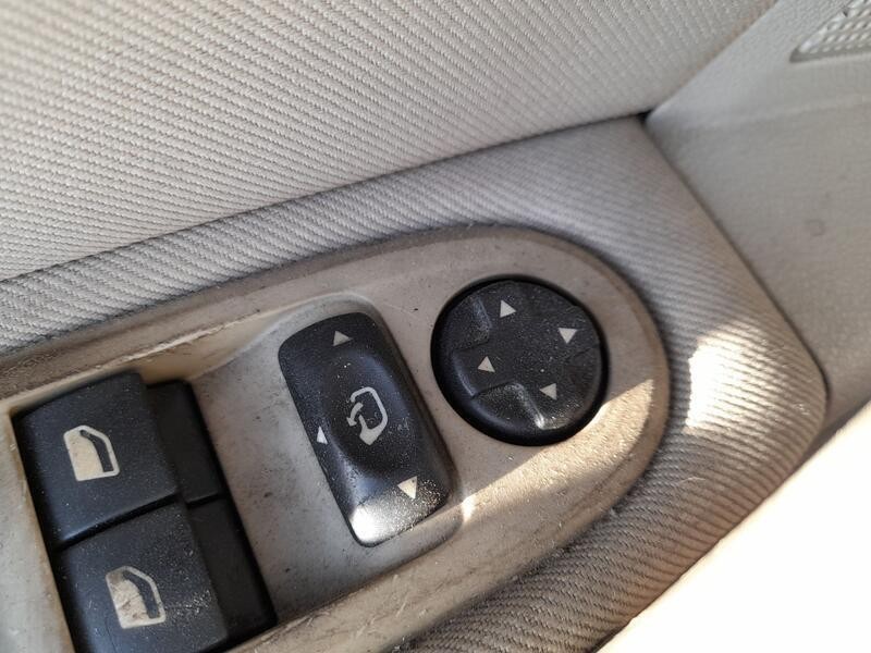 Recambio de mando elevalunas delantero izquierdo para peugeot 508 i (8d_) 2.0 hdi referencia OEM IAM 6490NQ C/MANDO RETROVISOR 