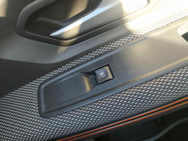 Recambio de mando elevalunas delantero derecho para dacia sandero stepway essential referencia OEM IAM 254118044R  