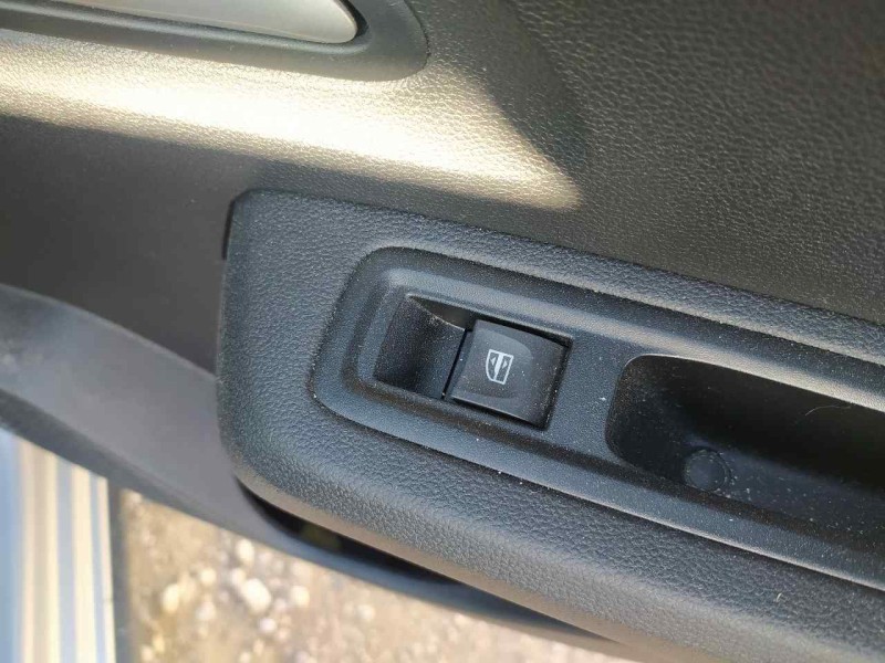 Recambio de mando elevalunas trasero derecho para dacia sandero stepway essential referencia OEM IAM 254118439R  