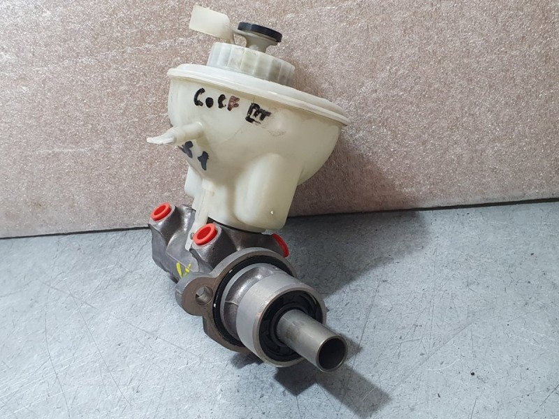 Recambio de bomba freno para volkswagen golf iii berlina (1h1) gt referencia OEM IAM 311948  