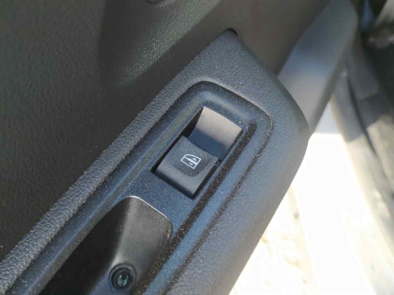 Recambio de mando elevalunas trasero izquierdo para dacia sandero stepway essential referencia OEM IAM 254118439R  