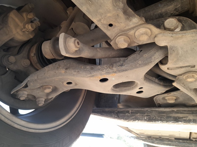 Recambio de brazo suspension inferior delantero derecho para toyota auris (_e18_) 1.4 d-4d (nde180_) referencia OEM IAM 48068021