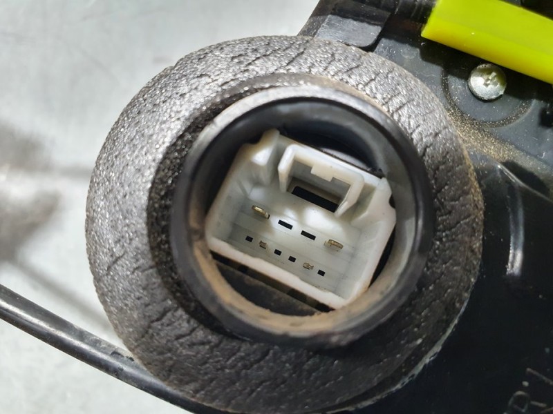 Recambio de cerradura puerta trasera derecha para toyota auris touring sports (e18) active referencia OEM IAM SIN REF  4 PINES