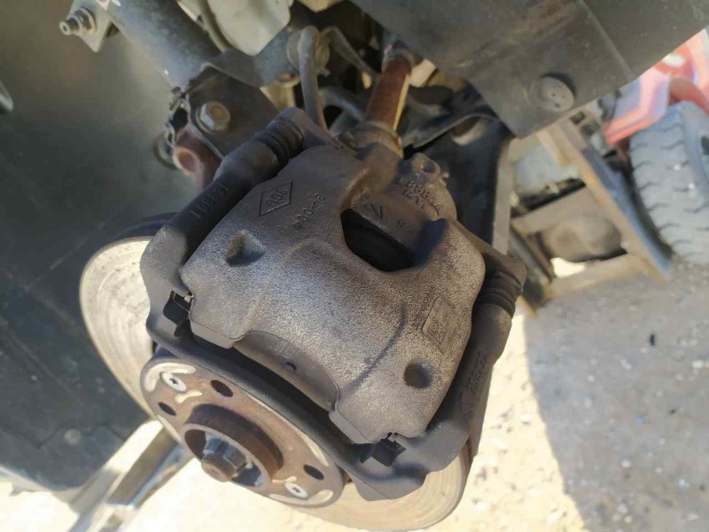Recambio de pinza freno delantera derecha para dacia sandero stepway essential referencia OEM IAM 410016702R  
