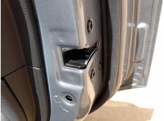 Recambio de cerradura puerta trasera derecha para ssangyong tivoli 1.2 referencia OEM IAM 7132035000  
