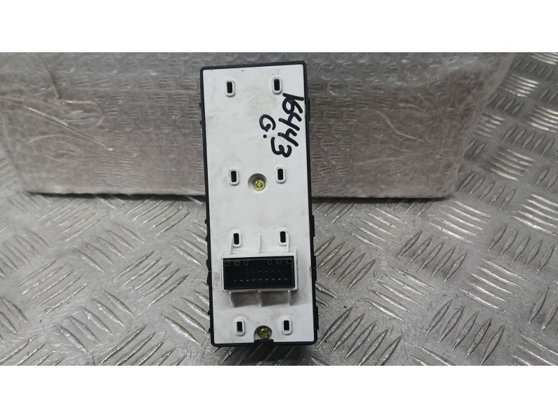 Recambio de mando elevalunas delantero izquierdo para kia stonic (yb) 1.2 cvvt referencia OEM IAM 93570H8100WK  