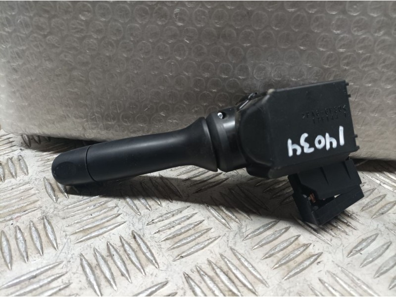 Recambio de mando limpia para peugeot 108 top allure referencia OEM IAM 17F144  