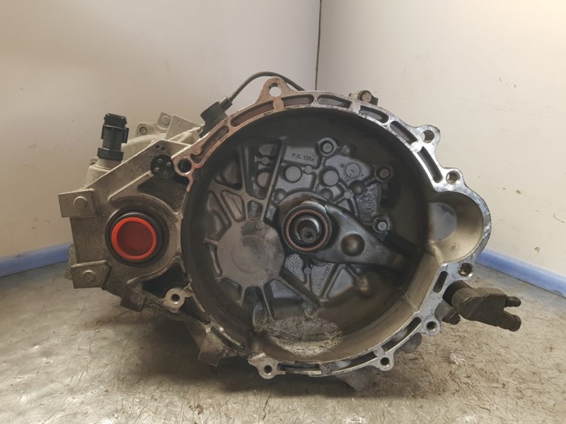 Recambio de caja cambios para hyundai i30 comfort referencia OEM IAM WBJ6H 546106 6VELOCIDADES