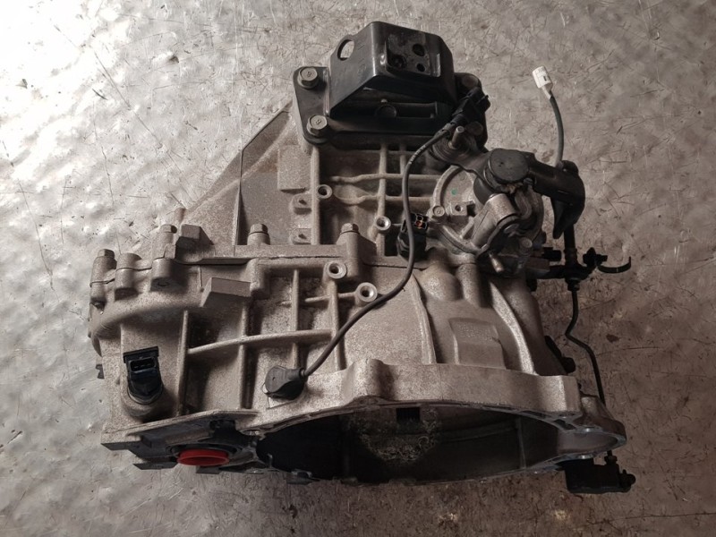 Recambio de caja cambios para hyundai i30 comfort referencia OEM IAM WBJ6H 546106 6VELOCIDADES