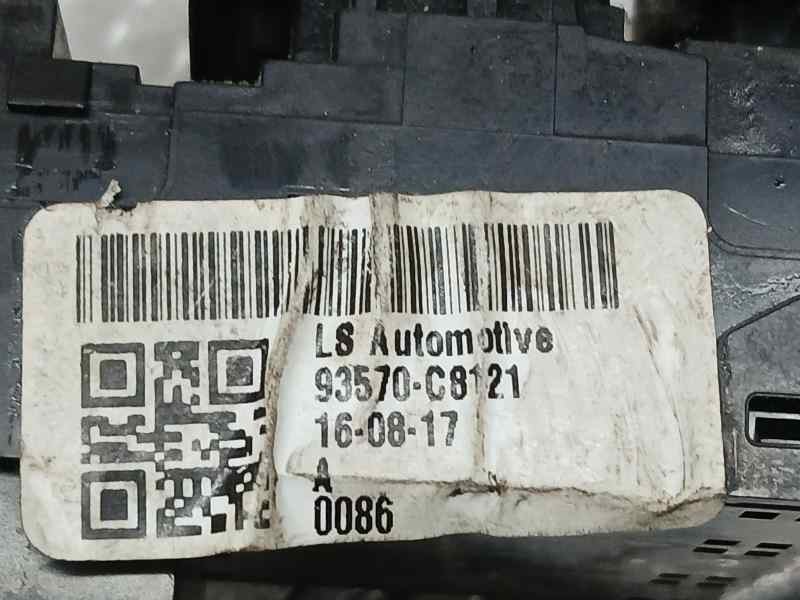 Recambio de mando elevalunas delantero izquierdo para hyundai i20 active link referencia OEM IAM 93570C8121  