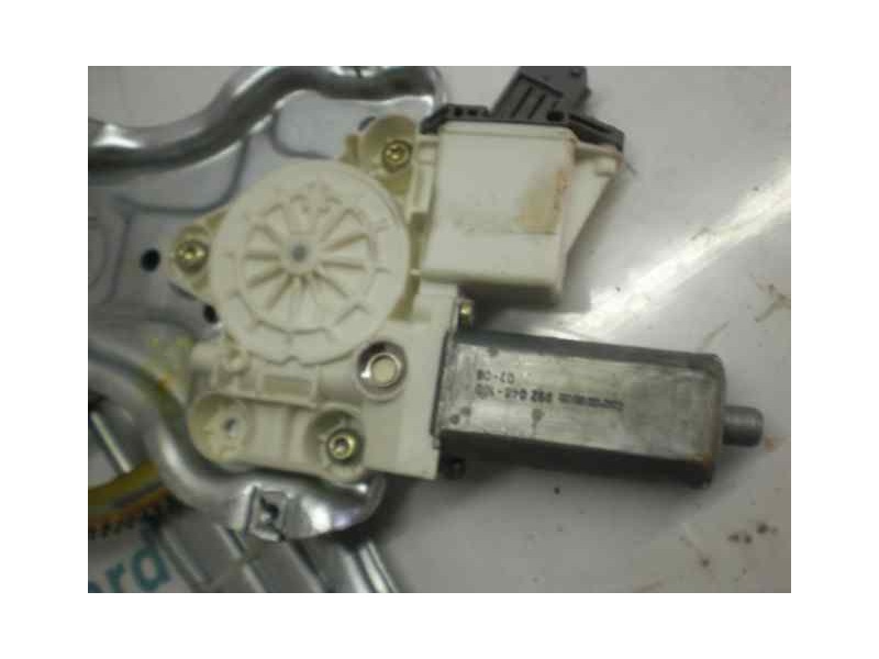 Recambio de elevalunas trasero izquierdo para toyota avensis berlina (t25) 1.8 sol sedán (4-ptas.) referencia OEM IAM 6984005100