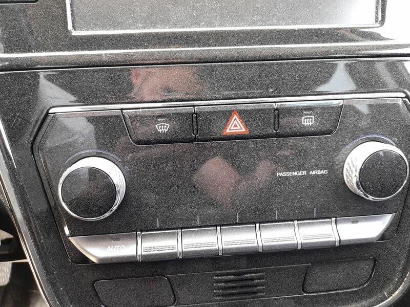 Recambio de mando climatizador para ssangyong tivoli 1.2 referencia OEM IAM 6870235010  