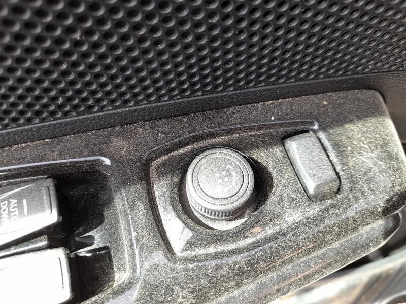 Recambio de mando elevalunas delantero izquierdo para ssangyong tivoli 1.2 referencia OEM IAM 8581135100 C/MANDO RETROVISOR 