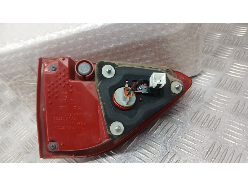 Recambio de piloto trasero derecho para kia stonic (yb) 1.2 cvvt referencia OEM IAM 92402H8400  