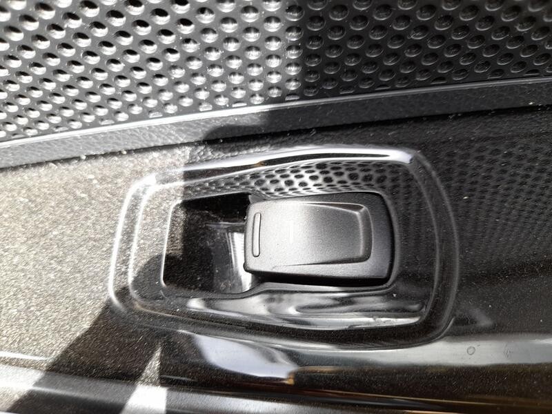 Recambio de mando elevalunas trasero derecho para ssangyong tivoli 1.2 referencia OEM IAM 8585035000  