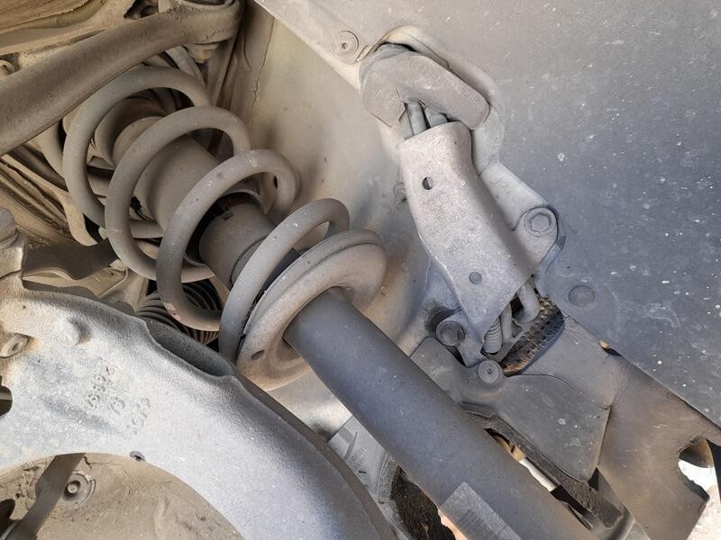 Recambio de amortiguador delantero derecho para seat exeo (3r2) 2.0 tdi referencia OEM IAM 3R0413031  