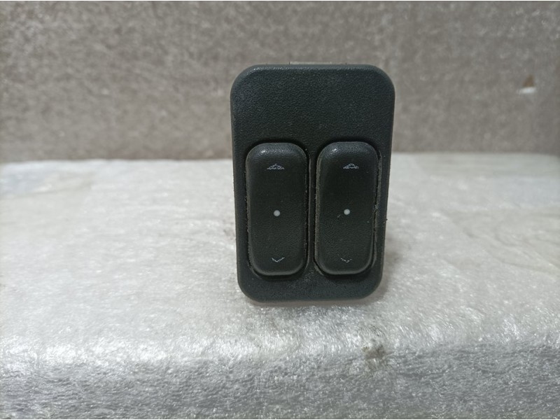 Recambio de mando elevalunas delantero izquierdo para opel meriva cosmo referencia OEM IAM 13363202 24409205 