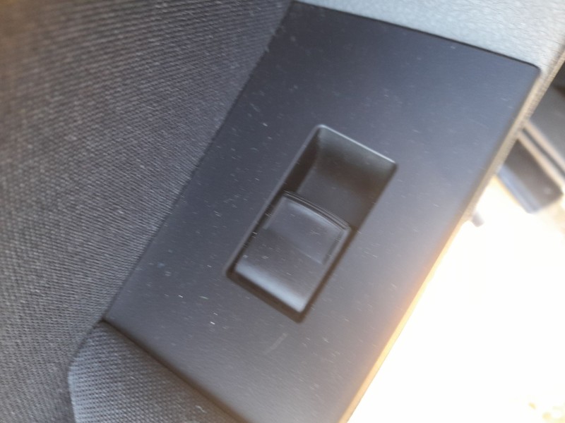 Recambio de mando elevalunas trasero izquierdo para toyota auris (_e18_) 1.4 d-4d (nde180_) referencia OEM IAM 8481002140  