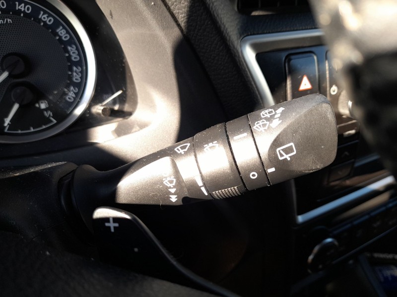 Recambio de mando luces y limpia para toyota auris (_e18_) 1.4 d-4d (nde180_) referencia OEM IAM 8414002730  8414002730 LUCES  8