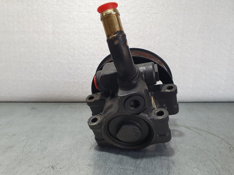 Recambio de bomba direccion para ford focus berlina (cak) trend referencia OEM IAM 8KE3002  
