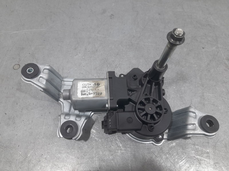 Recambio de motor limpia trasero para ssangyong tivoli 1.2 referencia OEM IAM 8612035000  