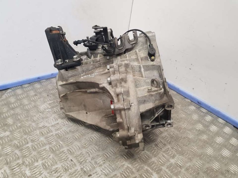 Recambio de caja cambios para kia cee´d concept referencia OEM IAM WDJ6 894477 6 VELOCIDADES