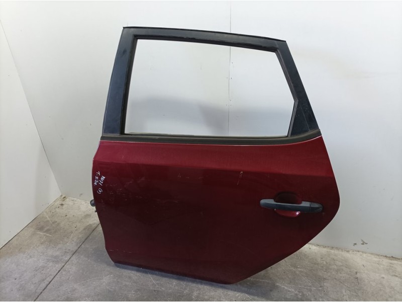 Recambio de puerta trasera izquierda para hyundai i30 comfort referencia OEM IAM 770032L010  ROZADA