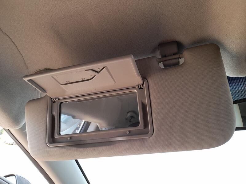 Recambio de parasol izquierdo para ssangyong tivoli 1.2 referencia OEM IAM 7611035100LBH  