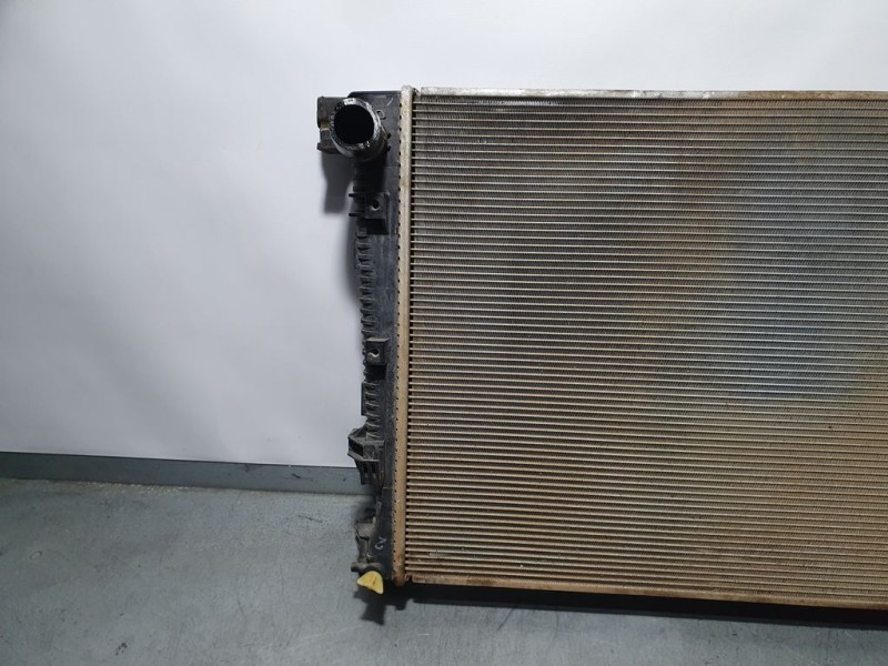 Recambio de radiador agua para jeep cherokee kl longitude referencia OEM IAM 68284108AA  