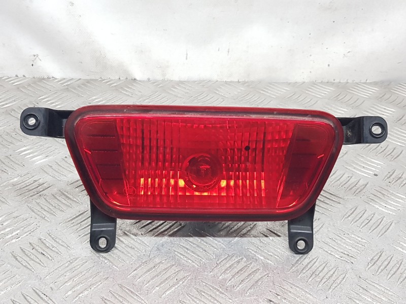 Recambio de piloto trasero central para ssangyong tivoli 1.2 referencia OEM IAM 8386035000 PARAGOLPES 