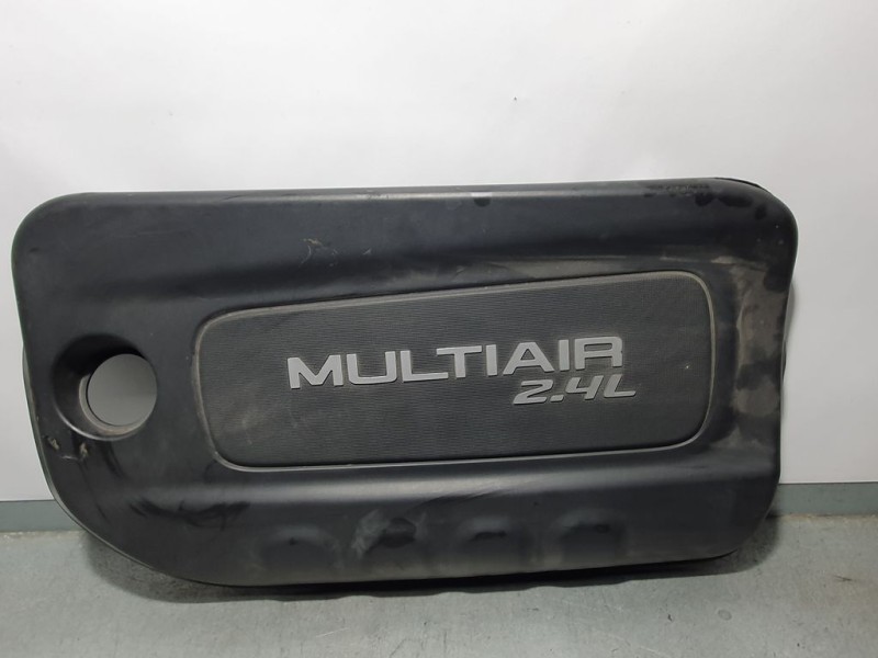 Recambio de tapa motor para jeep cherokee kl longitude referencia OEM IAM 04861993AC  