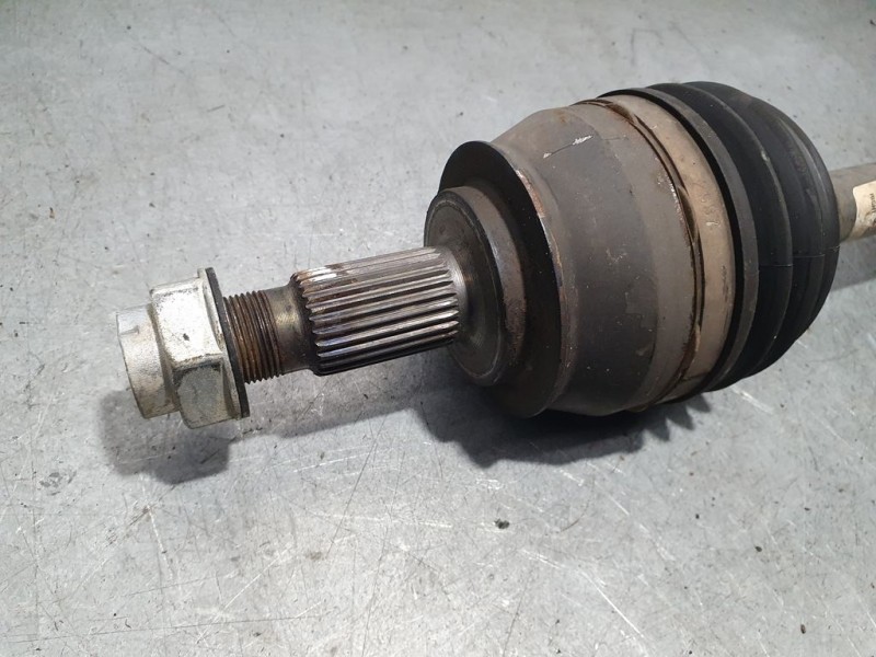 Recambio de transmision delantera derecha para jeep cherokee kl longitude referencia OEM IAM P38014109  