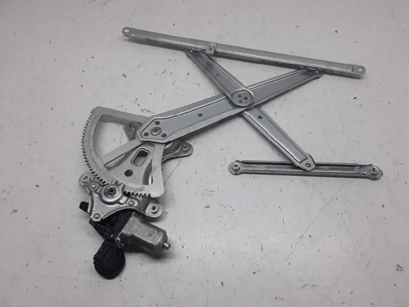 Recambio de elevalunas delantero derecho para toyota land cruiser (j12) 3.0 d-4d gx referencia OEM IAM 0620401760 8571058010 6 P