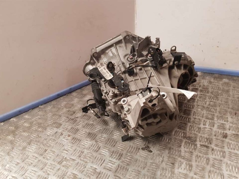 Recambio de caja cambios para hyundai i20 essence referencia OEM IAM 5TE9ID 4300002DD0  860680 5VELOCIDADES