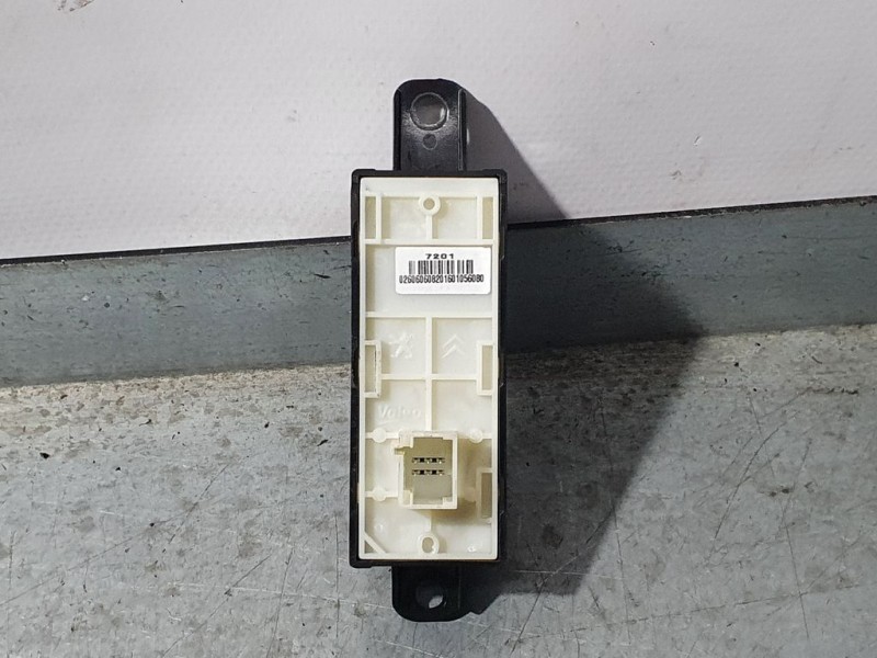 Recambio de mando multifuncion para peugeot 208 style referencia OEM IAM 98097243XU01  MANDO GPS