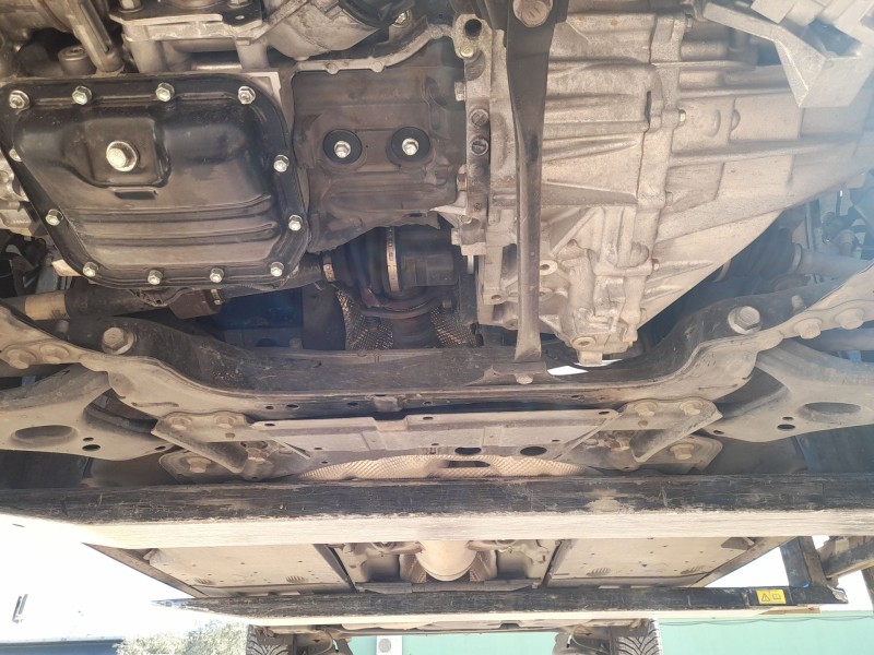 Recambio de puente delantero para toyota auris (_e18_) 1.4 d-4d (nde180_) referencia OEM IAM 5120102102  