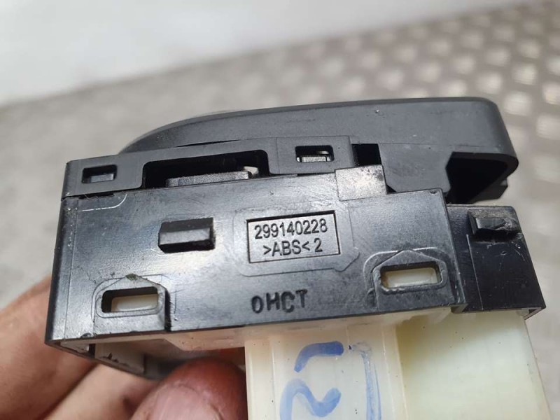 Recambio de mando retrovisor para hyundai i20 essence referencia OEM IAM 299140228  