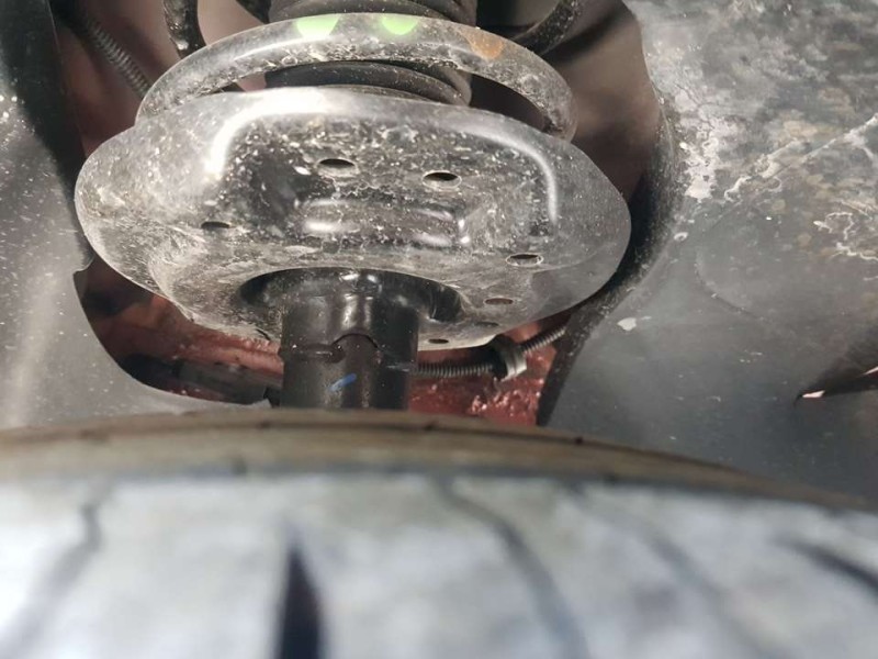 Recambio de amortiguador delantero derecho para mitsubishi colt 100t motion referencia OEM IAM MQ006781  