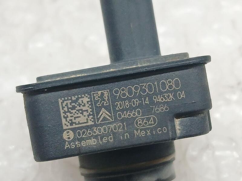 Recambio de camara vision trasera para opel combo life innovation referencia OEM IAM 9809301080 BOSCH 0263007021