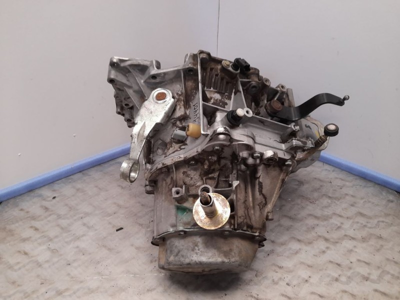 Recambio de caja cambios para citroën berlingo 1.9 d multivolumen referencia OEM IAM 20TE24 4070938 5VELOCIDADES