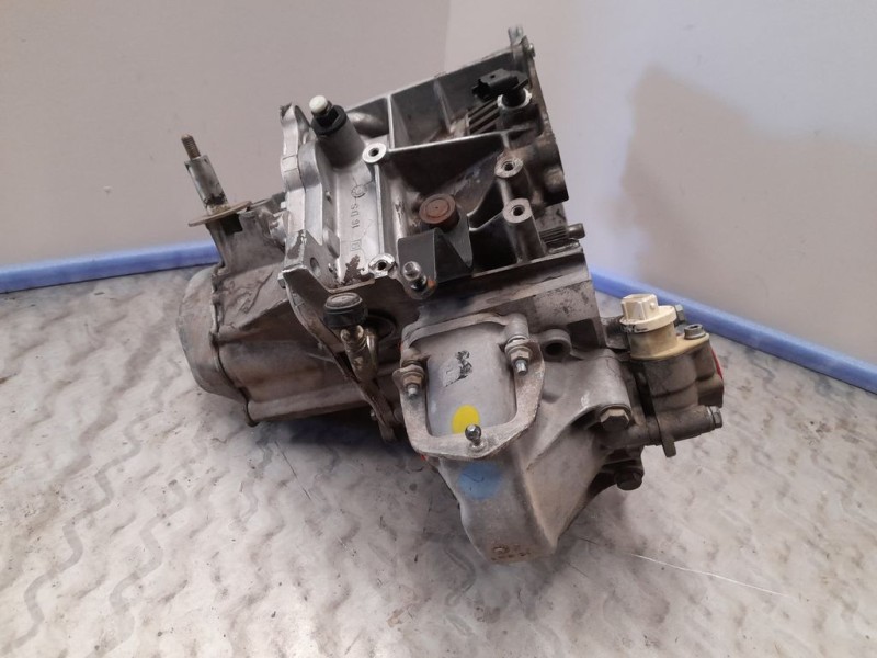 Recambio de caja cambios para citroën berlingo 1.9 d multivolumen referencia OEM IAM 20TE24 4070938 5VELOCIDADES