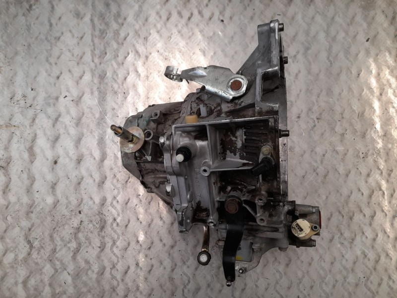 Recambio de caja cambios para citroën berlingo 1.9 d multivolumen referencia OEM IAM 20TE24 4070938 5VELOCIDADES