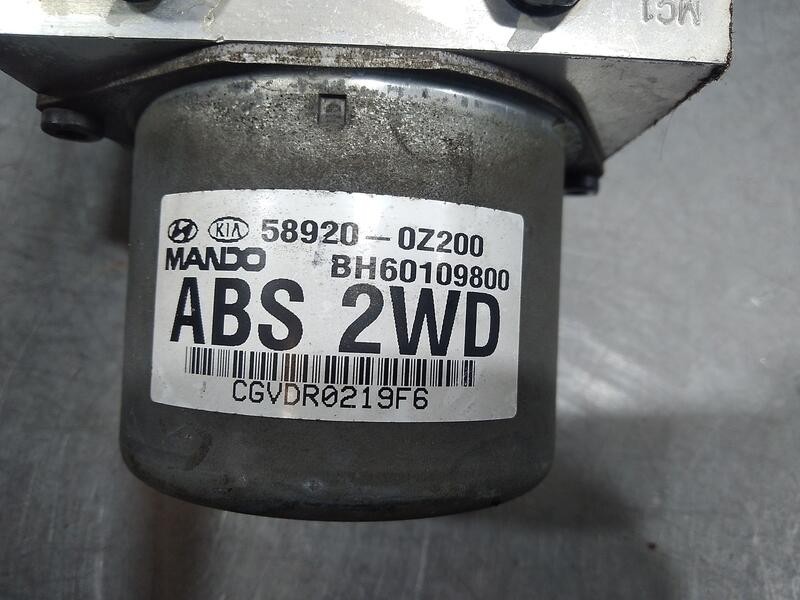 Recambio de abs para kia sportage cup referencia OEM IAM 589200Z200 BH60109800 MANDO