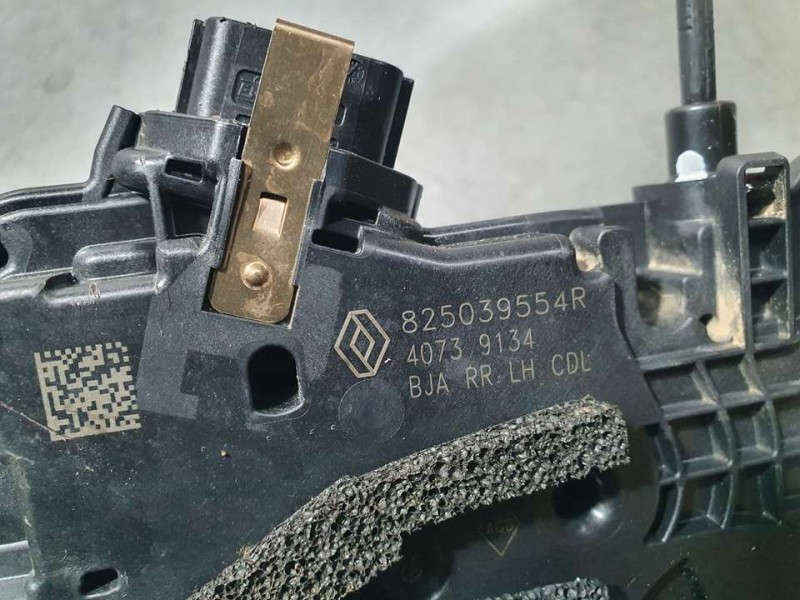 Recambio de cerradura puerta trasera izquierda para mitsubishi colt 100t motion referencia OEM IAM 825039554R 40739134 4 PINES