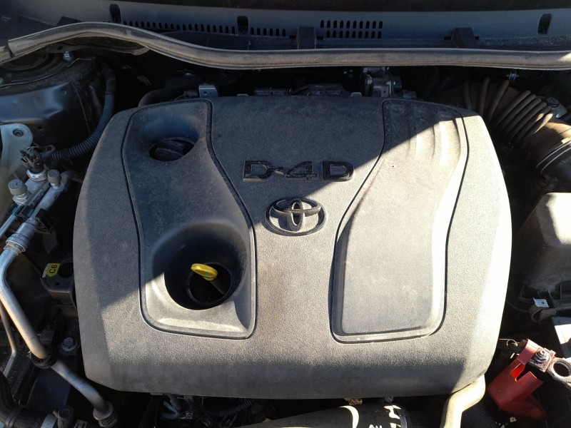 Recambio de tapa motor para toyota auris (_e18_) 1.4 d-4d (nde180_) referencia OEM IAM 126110N080  