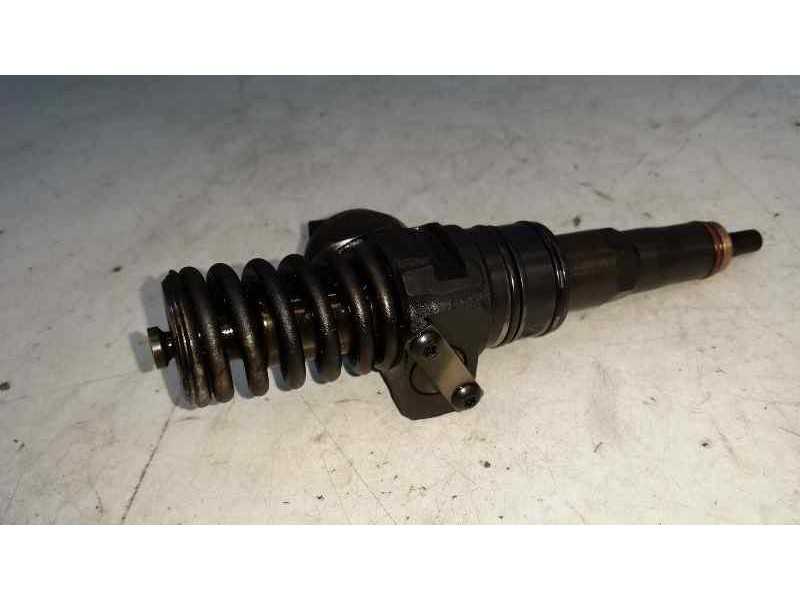 Recambio de inyector para skoda fabia (5j2 ) 1.9 tdi referencia OEM IAM 0414720215 038130073AG BOSCH