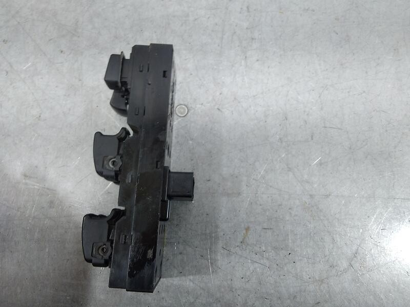 Recambio de mando elevalunas delantero izquierdo para kia sportage cup referencia OEM IAM 935701F370FKZ  